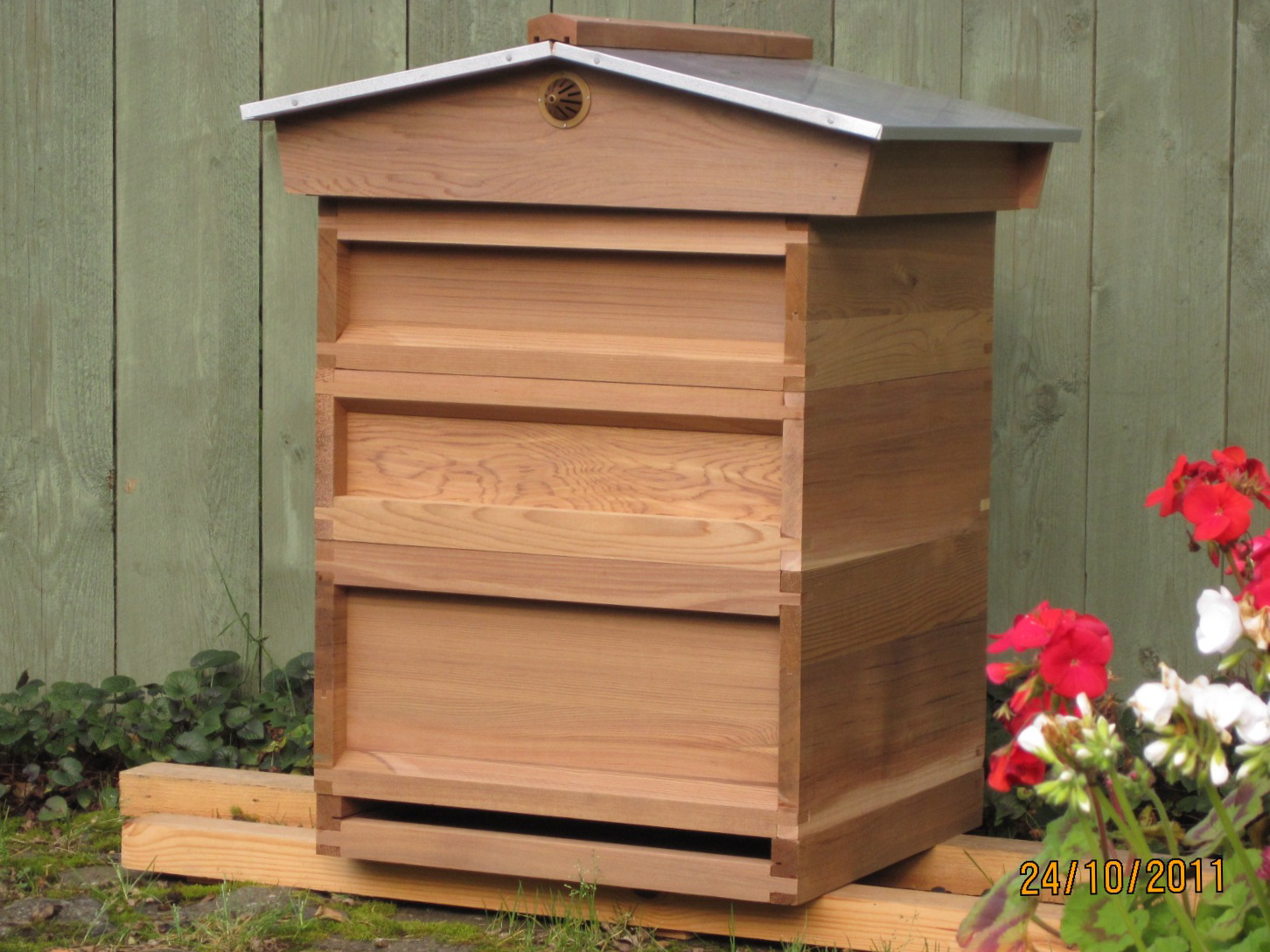 Complete National hive (OMF, Standard Bood , 2 x supers, CB, Gabled 